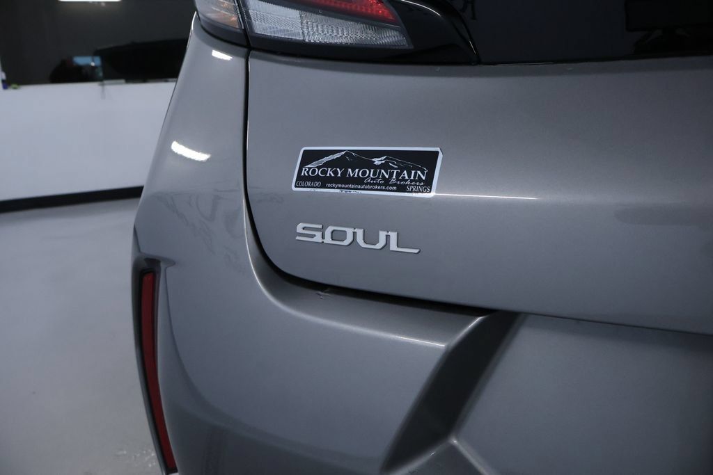 Used 2023 Kia Soul GT-Line w/ GT-Line Technology Package FWD image 10