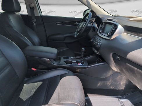 Used 2018 Kia Sorento EX FWD image 16