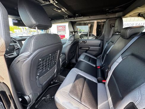 Used 2023 Ford Bronco Big Bend w/ Sasquatch Package AWD/4WD image 40