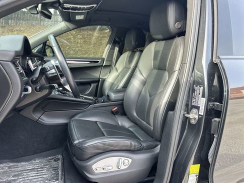 Used 2020 Porsche Macan AWD/4WD image 13
