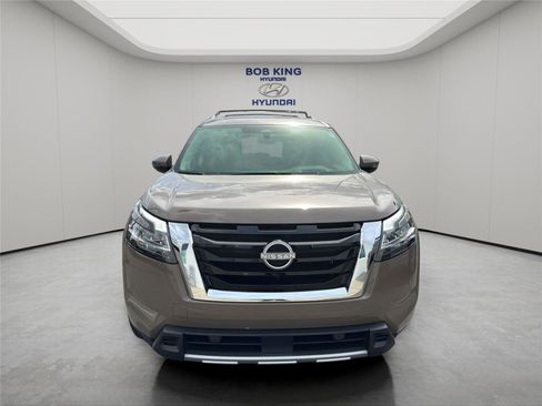 Used 2024 Nissan Pathfinder Platinum w/ Cargo Package AWD/4WD image 8