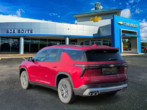 New 2026 Chevrolet Traverse LT w/ Enhanced Driving Package FWD image 3