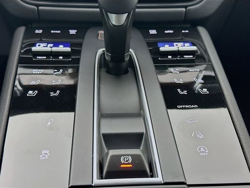 New 2026 Porsche Macan image 23