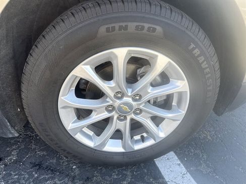 Used 2018 Chevrolet Equinox LT image 11