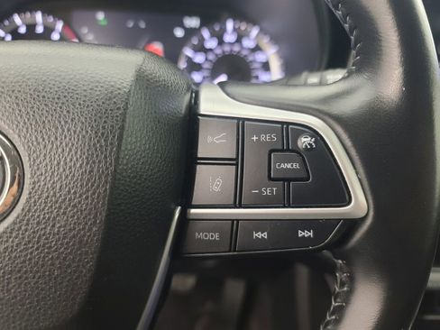Used 2023 Toyota Highlander LE image 34