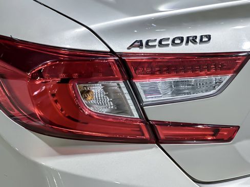 Used 2018 Honda Accord EX-L image 12
