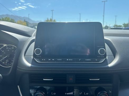 Used 2025 Nissan Rogue SV w/ SV Premium Package AWD/4WD image 25