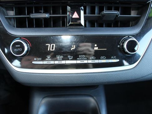 Used 2021 Toyota Corolla LE image 20