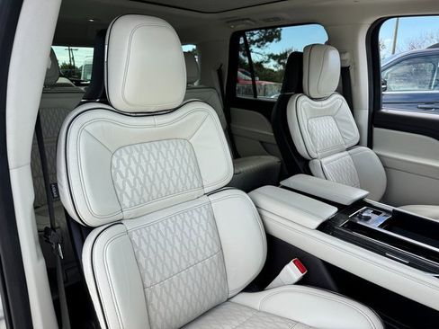 Used 2022 Lincoln Navigator Black Label image 24