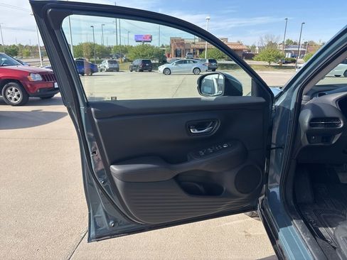 Used 2025 Honda HR-V EX-L image 9