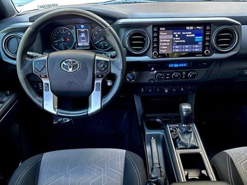 Used 2022 Toyota Tacoma TRD Off-Road w/ Technology Package RWD image 17