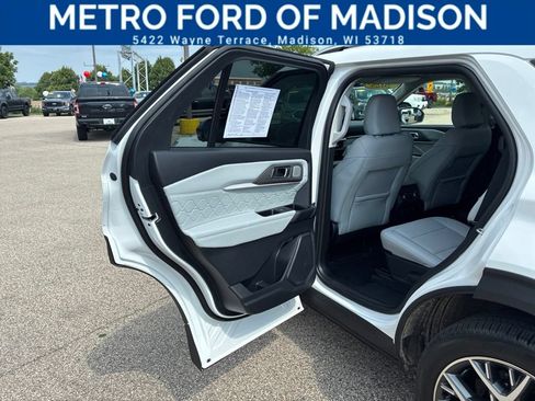 Used 2025 Ford Explorer Platinum w/ Ultimate Package AWD/4WD image 39