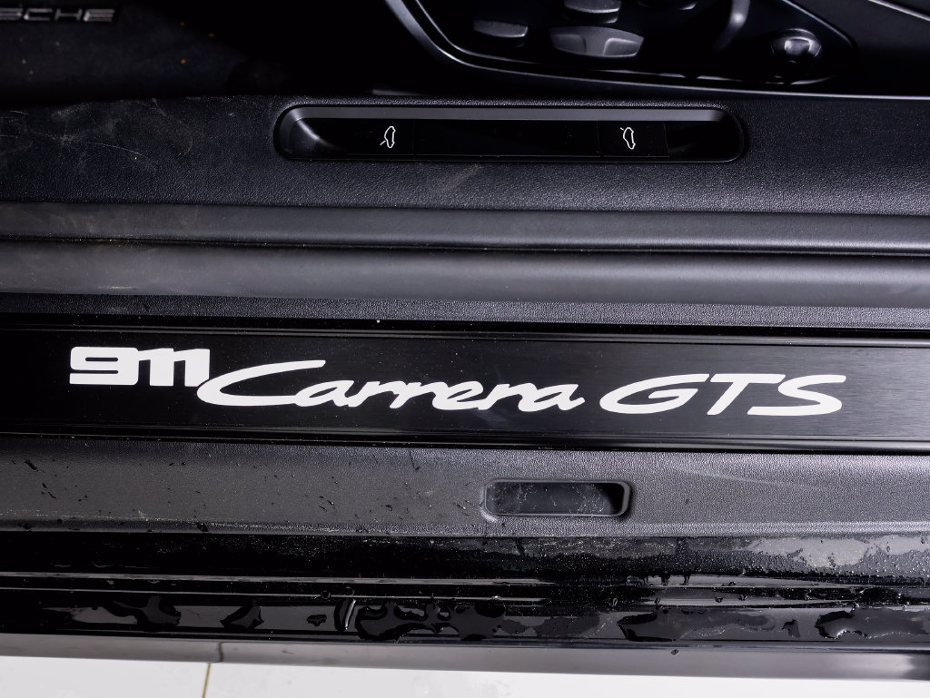 Certified 2025 Porsche 911 Carrera GTS RWD image 22