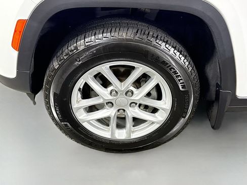 Used 2025 Jeep Grand Cherokee Laredo X AWD/4WD image 35