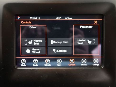 Used 2020 Jeep Cherokee Latitude w/ Cold Weather Group AWD/4WD image 16