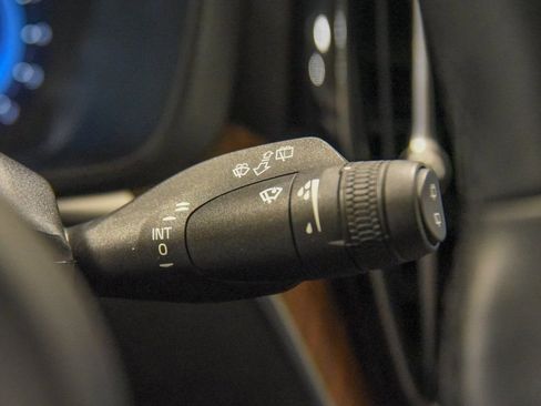 Used 2022 Volvo XC60 B5 Momentum w/ Climate Package image 28