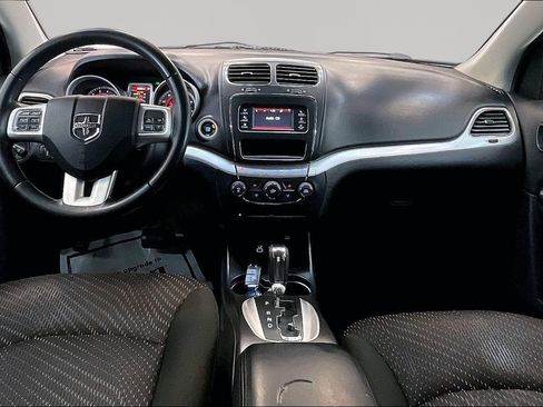 Used 2019 Dodge Journey SE w/ Connectivity Group FWD image 8