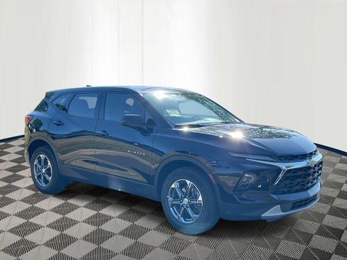 Used 2023 Chevrolet Blazer LT FWD image 3