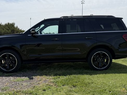 Used 2023 Ford Expedition Limited AWD/4WD image 13