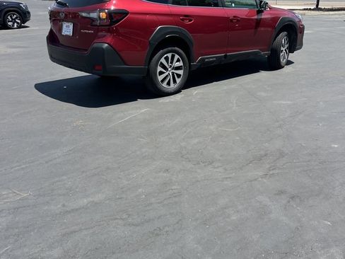 Used 2025 Subaru Outback Premium AWD/4WD image 6