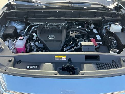 Used 2024 Toyota Highlander Platinum image 21