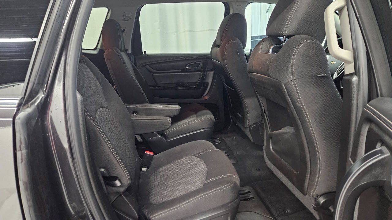 Used 2017 Chevrolet Traverse LT w/ Style and Technology Package FWD image 11