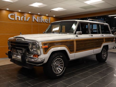 Used 1987 Jeep Grand Wagoneer image 1