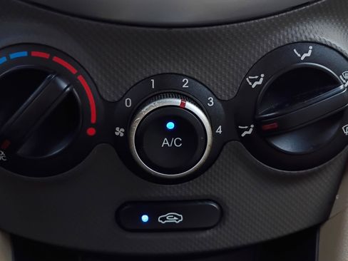 Used 2012 Hyundai Accent GLS image 15