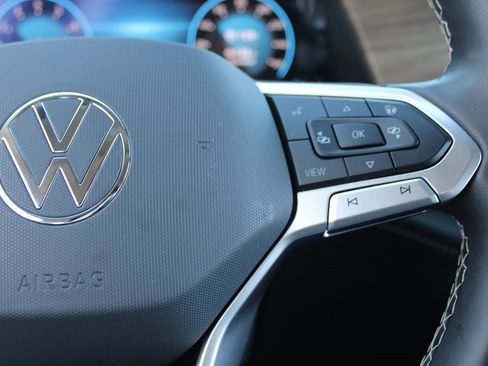 Certified 2024 Volkswagen Atlas SE image 12