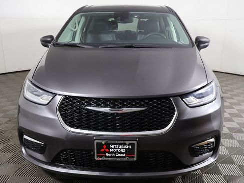Used 2023 Chrysler Pacifica Touring-L FWD image 12
