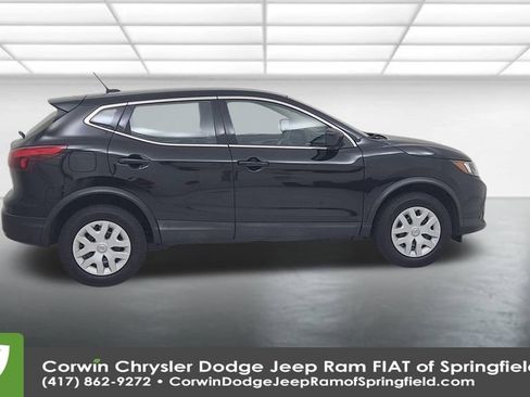 Used 2019 Nissan Rogue Sport S image 16