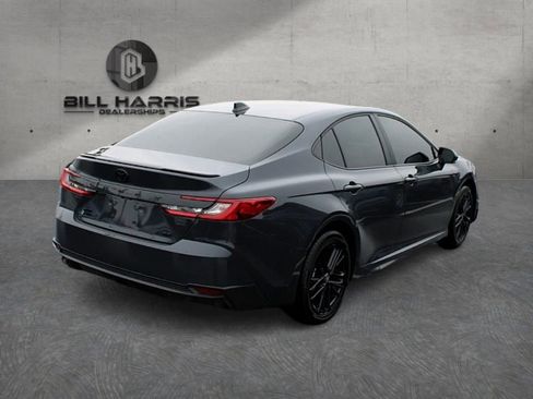 Used 2025 Toyota Camry SE image 7