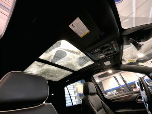 Used 2023 Chevrolet Tahoe Premier w/ Premium Package 2 image 23