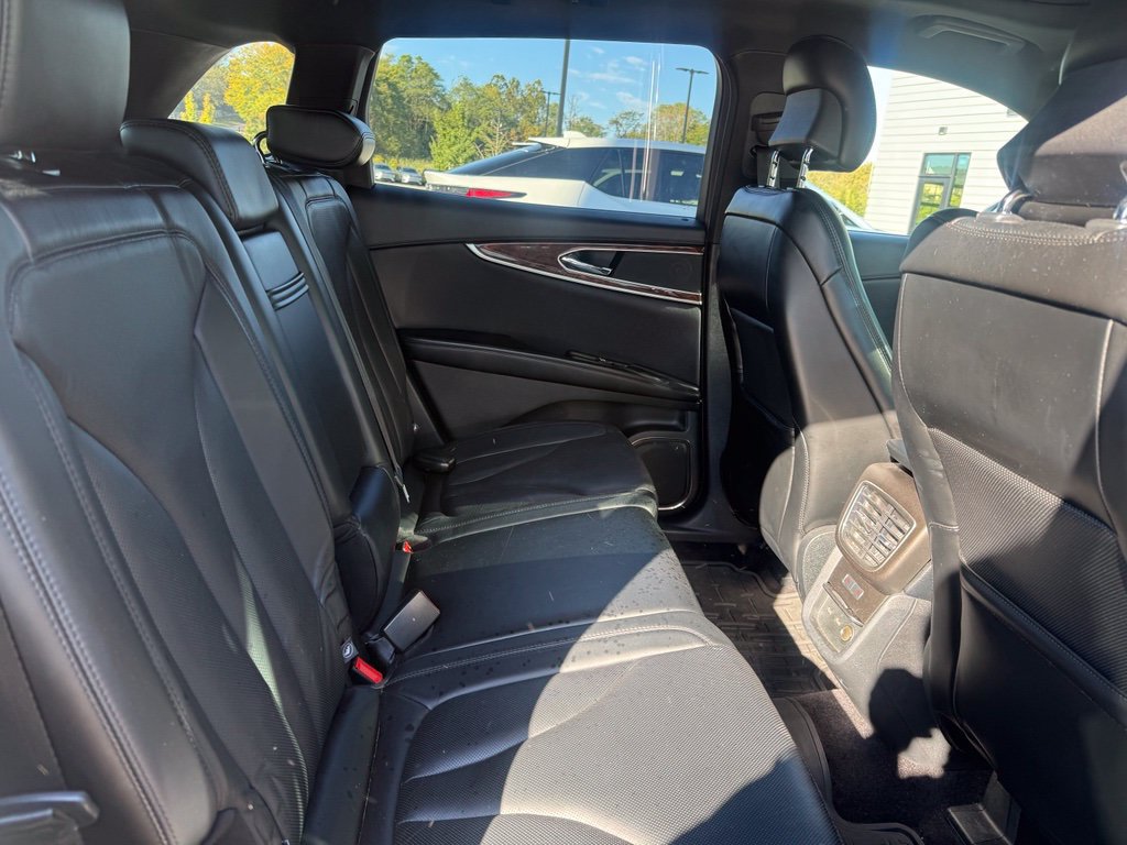 Used 2016 Lincoln MKX Reserve w/ Climate Package AWD/4WD image 4