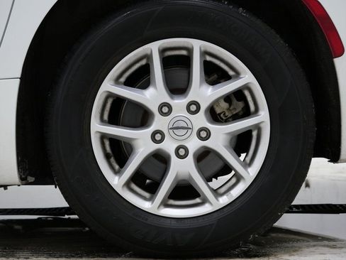 Used 2023 Chrysler Voyager LX image 9