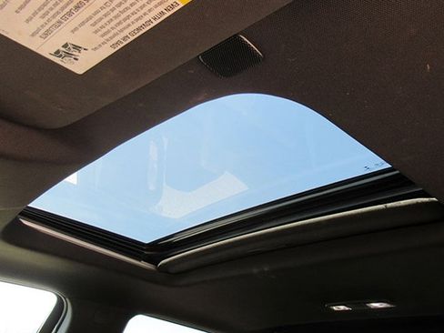 Used 2022 Chevrolet Silverado 1500 ZR2 w/ Technology Package image 38