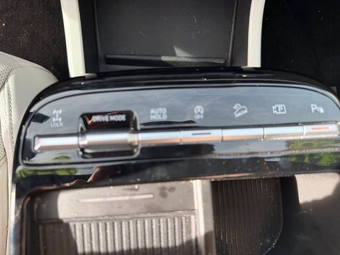 Used 2025 Hyundai Tucson Limited image 30