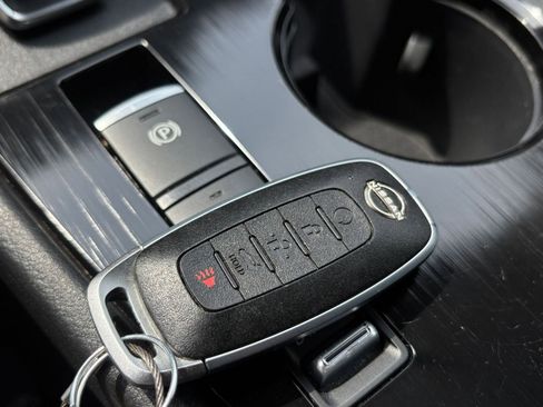Used 2025 Nissan Rogue SV FWD image 27