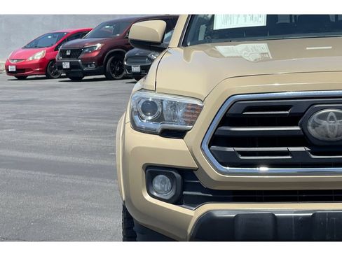 Used 2018 Toyota Tacoma SR5 RWD image 19