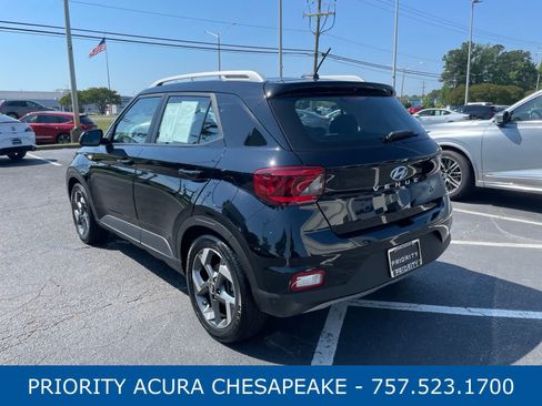 Used 2023 Hyundai Venue SEL FWD image 3
