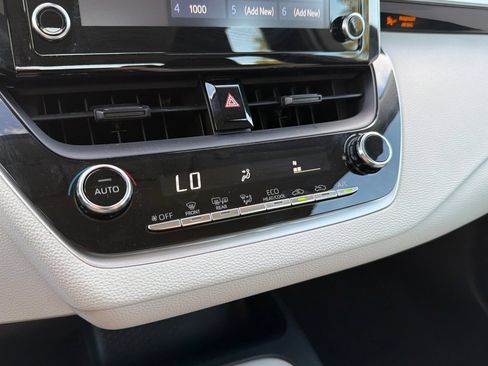 Certified 2020 Toyota Corolla LE FWD image 28