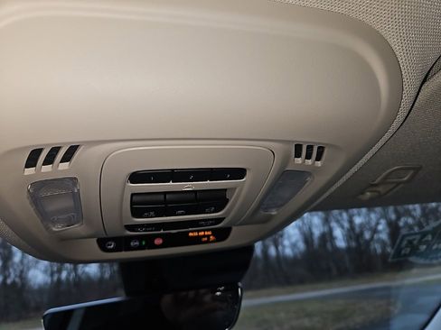 Used 2023 Buick Envision Avenir image 20