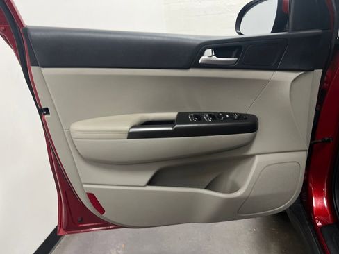 Used 2022 Kia Sportage LX image 12