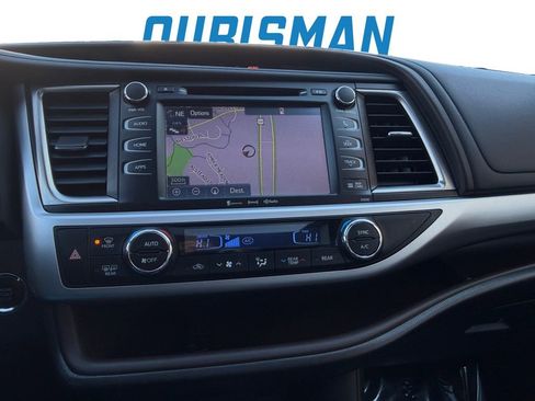 Used 2019 Toyota Highlander XLE image 21