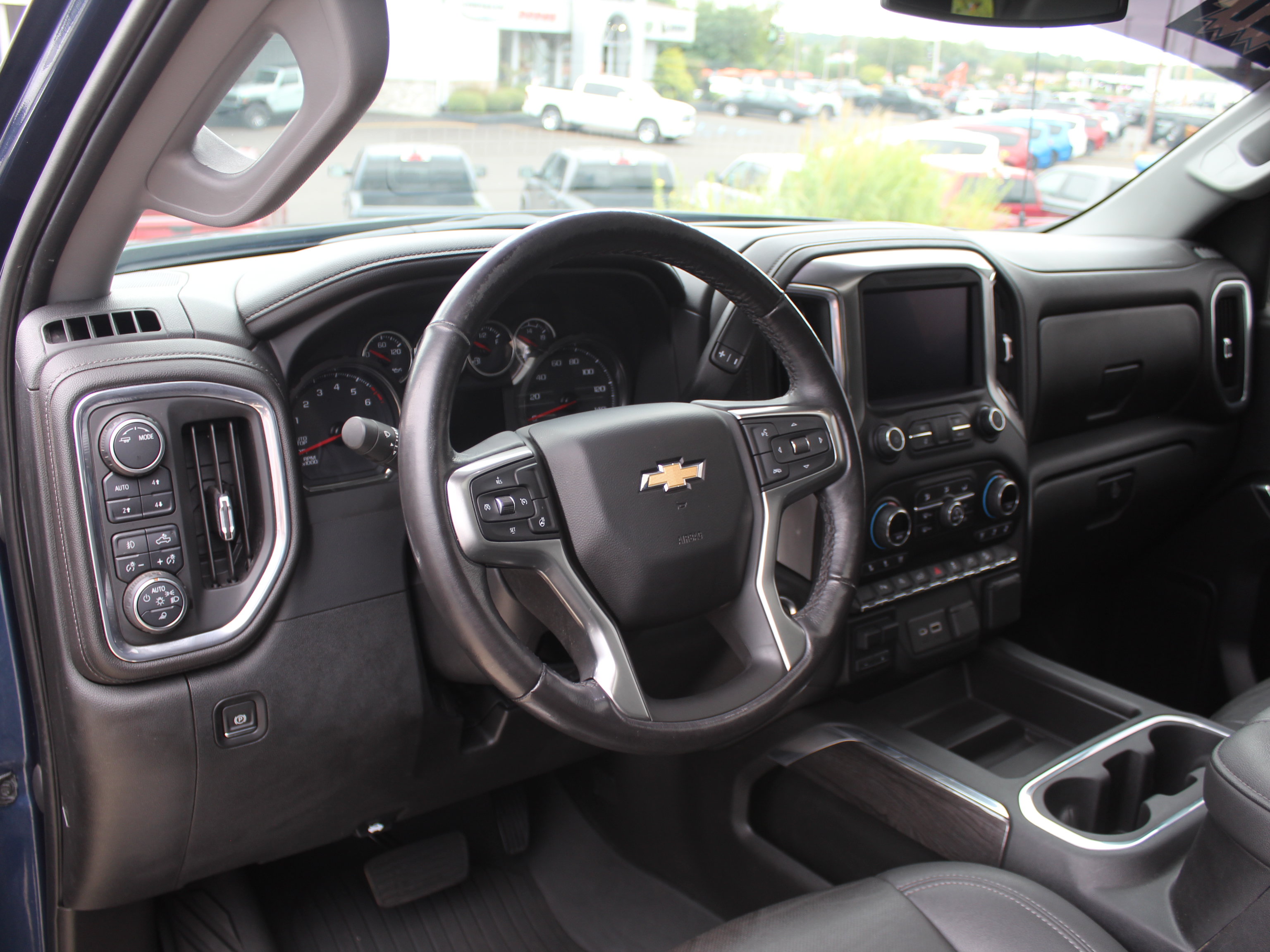 Used 2021 Chevrolet Silverado 1500 LTZ AWD/4WD image 15
