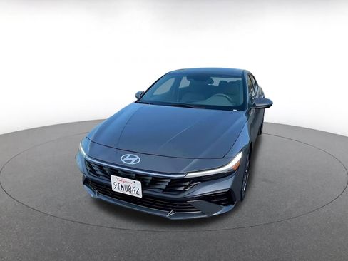 Used 2025 Hyundai Elantra SEL image 8