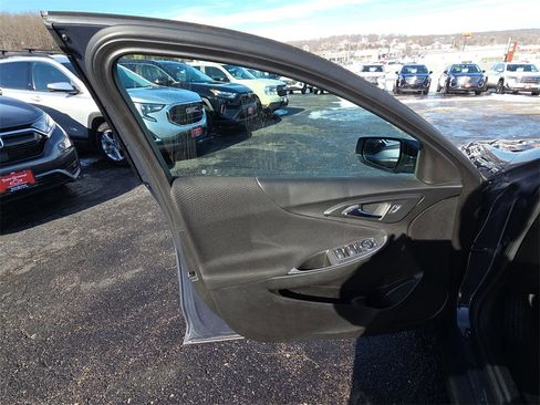 Used 2025 Chevrolet Malibu LT image 12