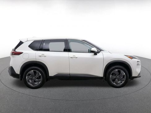 Used 2025 Nissan Rogue SV AWD/4WD image 10
