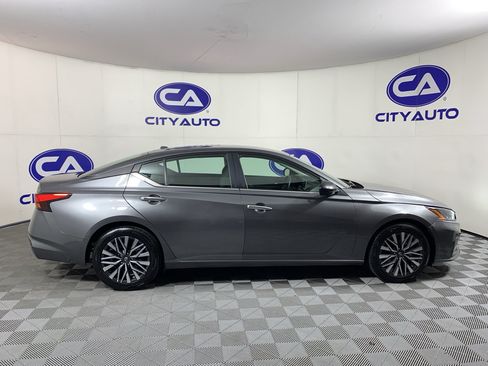 Used 2025 Nissan Altima 2.5 SV FWD image 2