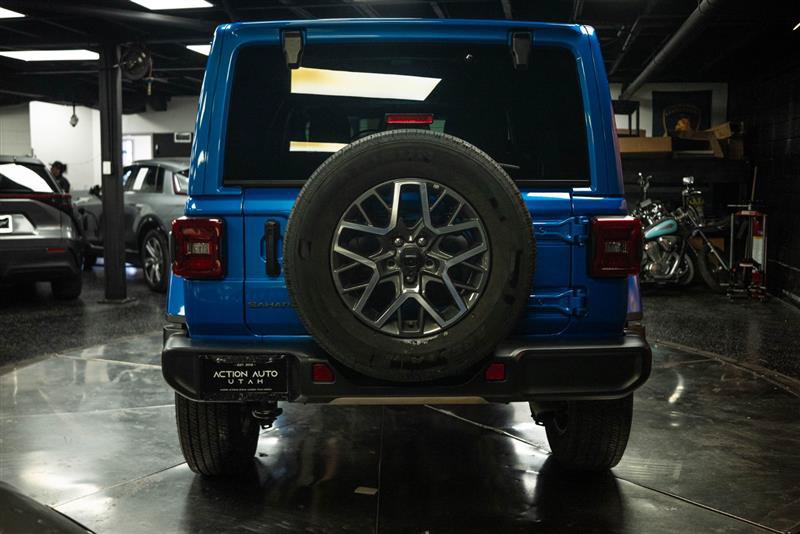Used 2025 Jeep Wrangler Unlimited Sahara AWD/4WD image 6